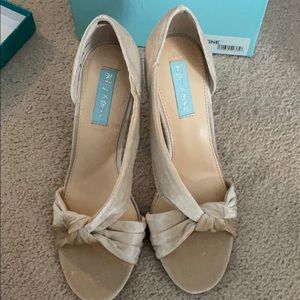 Betsy Johnson cream velvet pumps